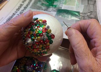 Vánoční tvoření v Týdenním stacionáři pro seniory